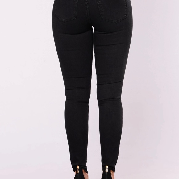 High waisted black skinny jeans from fashionnova. Worn once - Picture 5 of 5
